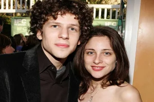 It’s an Eisenbaby: Jesse Eisenberg Expecting First Child With Girlfriend Anna Strout